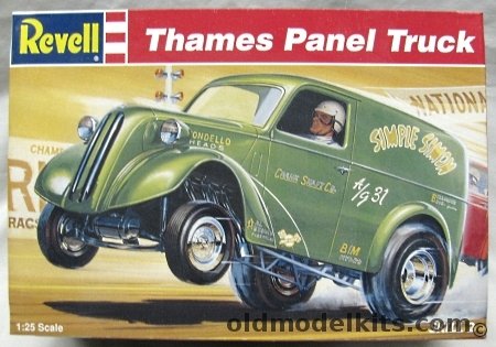 Revell 1/25 Thames Panel Truck 'Simple Simon ' Pie Wagon, 7609 plastic model kit